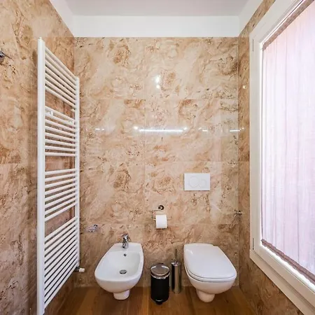 Palazzo Artisti 270mq Penthouse 4 Bedr Jacuzzi Модена
