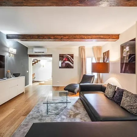 Palazzo Artisti 270mq Penthouse 4 Bedr Jacuzzi 아파트 *