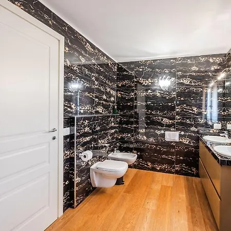 아파트 Palazzo Artisti 270mq Penthouse 4 Bedr Jacuzzi 모데나