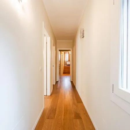 아파트 Palazzo Artisti 270mq Penthouse 4 Bedr Jacuzzi