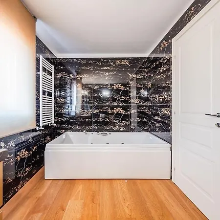 Palazzo Artisti 270mq Penthouse 4 Bedr Jacuzzi Модена