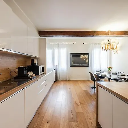 아파트 Palazzo Artisti 270mq Penthouse 4 Bedr Jacuzzi *