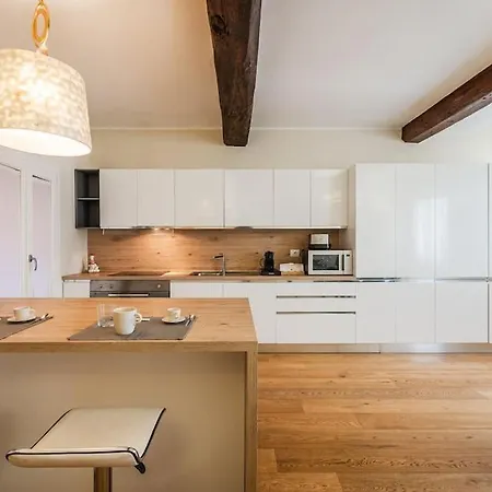 아파트 Palazzo Artisti 270mq Penthouse 4 Bedr Jacuzzi 모데나