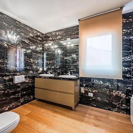 Palazzo Artisti 270mq Penthouse 4 Bedr Jacuzzi 아파트
