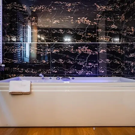 Palazzo Artisti 270mq Penthouse 4 Bedr Jacuzzi * 모데나