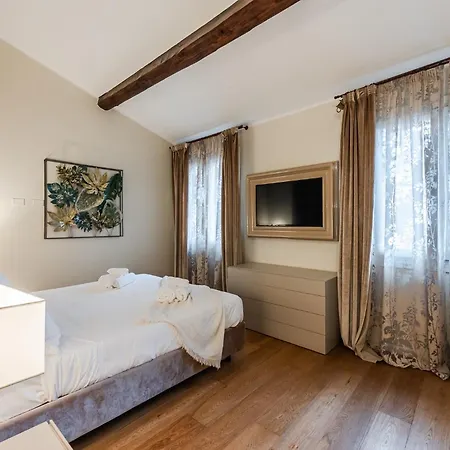 Palazzo Artisti 270mq Penthouse 4 Bedr Jacuzzi 모데나