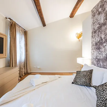 Palazzo Artisti 270mq Penthouse 4 Bedr Jacuzzi Модена