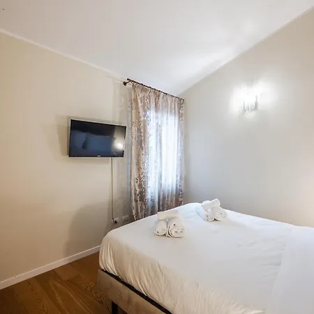 아파트 Palazzo Artisti 270mq Penthouse 4 Bedr Jacuzzi *