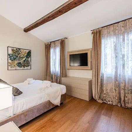 Palazzo Artisti 270mq Penthouse 4 Bedr Jacuzzi Модена